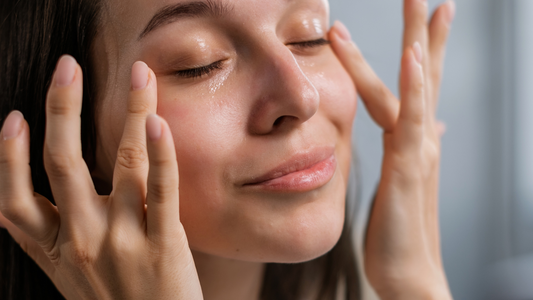 La Delicadeza Única de la Piel del Contorno de Ojos