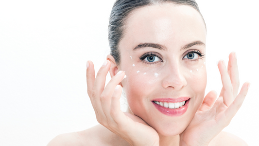 Descubre los Beneficios de una crema de Contorno de Ojos