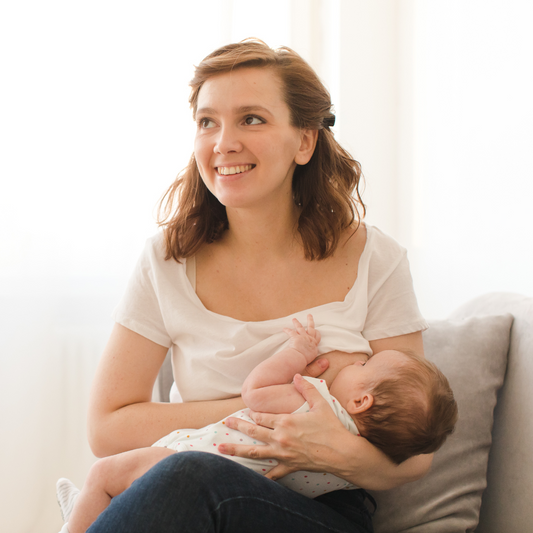Lactancia Materna y Tu Piel: Qué Esperar y Cómo Adaptar tu Rutina de Skincare